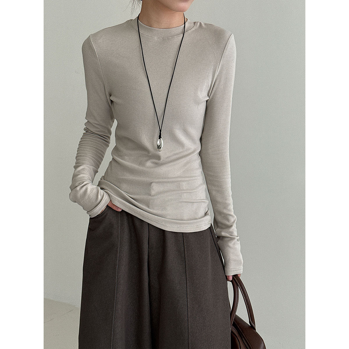 Elegant Slim-Fitting Solid Color Round Neck Basic Top for Women, Autumn New Innerwear, Regular Shoulder Long Sleeve Shirt