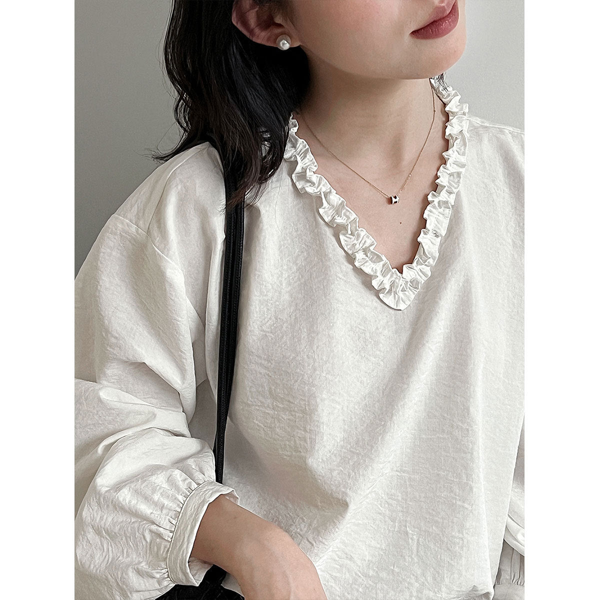 Lace Trim V-Neck Lantern Sleeve Blouse for Women Elegant Youthful Commute Top Shirt